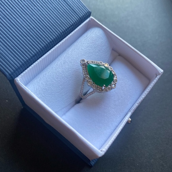 Pear Cut 4.88 ct Emerald Dinner Ring in Sterling Silver size 7.25 - Picture 8 of 16